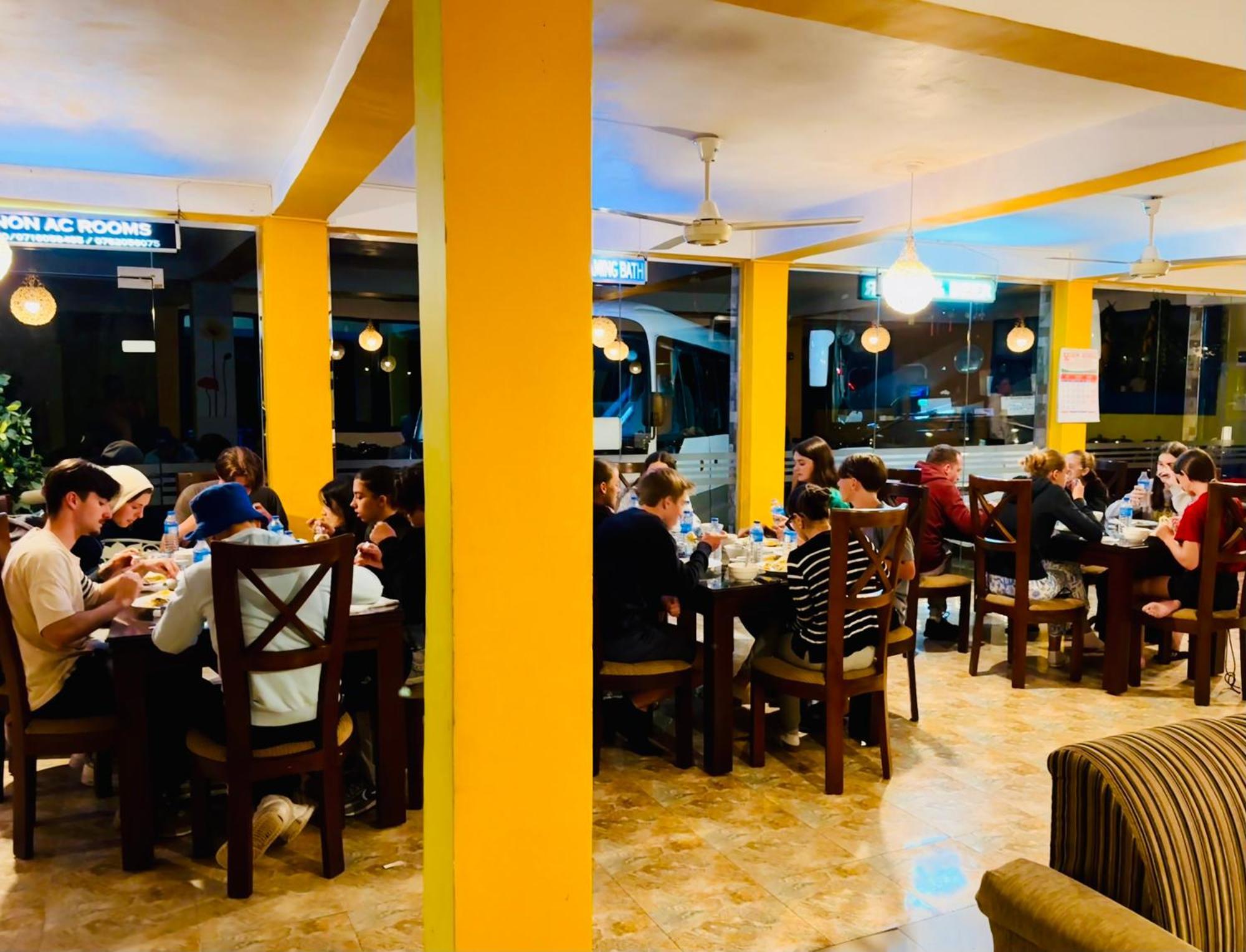 Adams Peak Grand Otel Nallathanniya Dış mekan fotoğraf